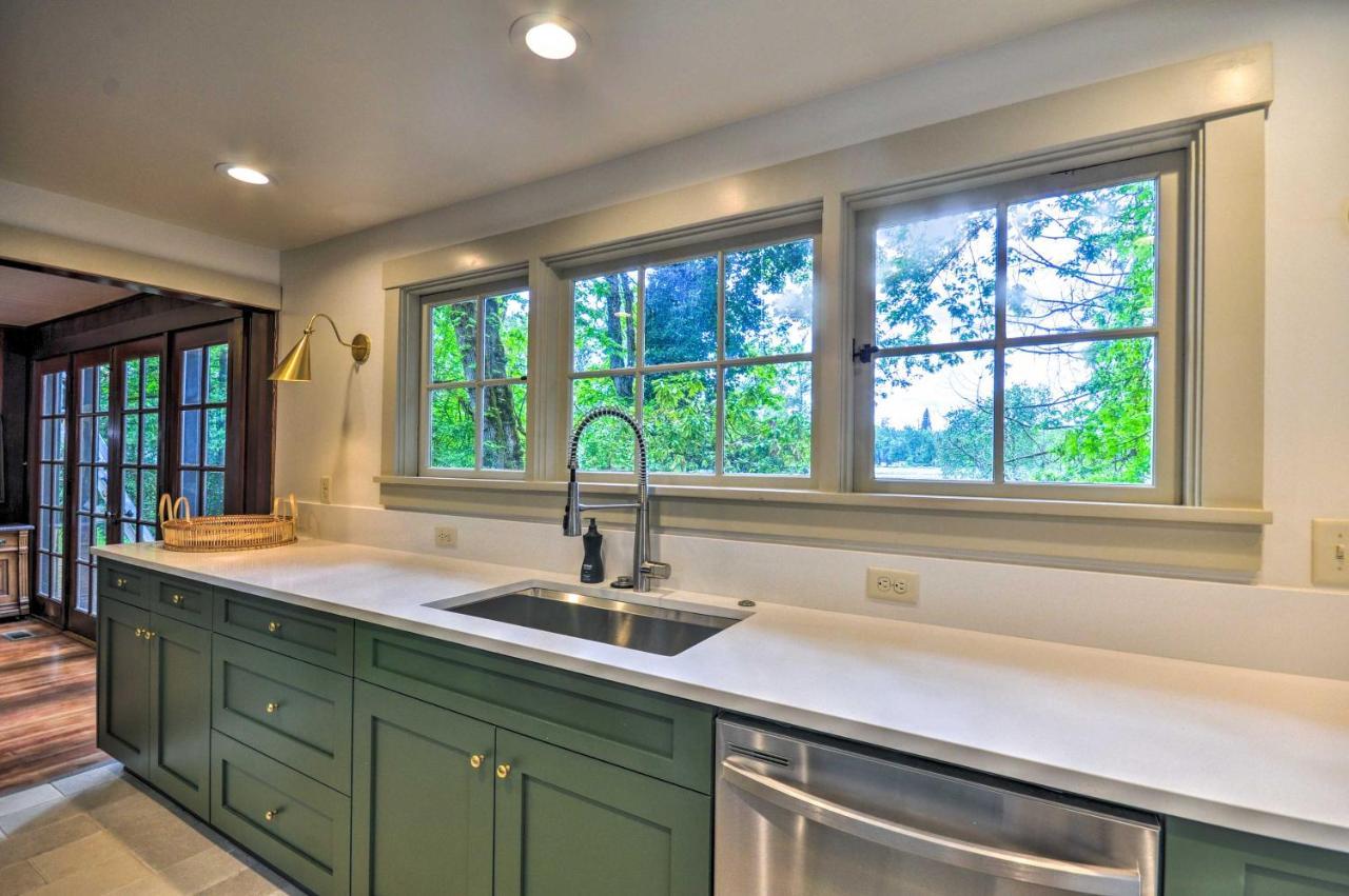 Peaceful And Elegant Cottage With Riverside View Oregon City Bagian luar foto